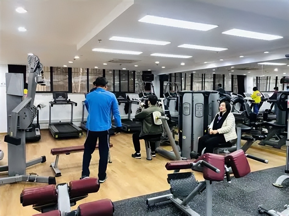 政府合作公益性健身房_上海3元健身房_社区运动器材有哪些