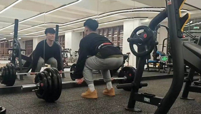 龙门综合训练器_什么是龙门式机器人_龙门练胸标准动作图解