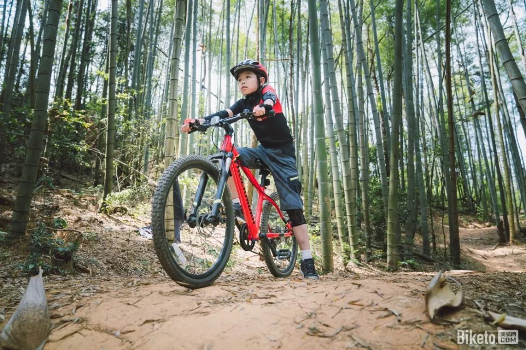 ROCKRIDER ST900 SPORT TRAIL测评_迪卡侬ROCKRIDER ST900 24寸山地车_迪卡侬健身自行车