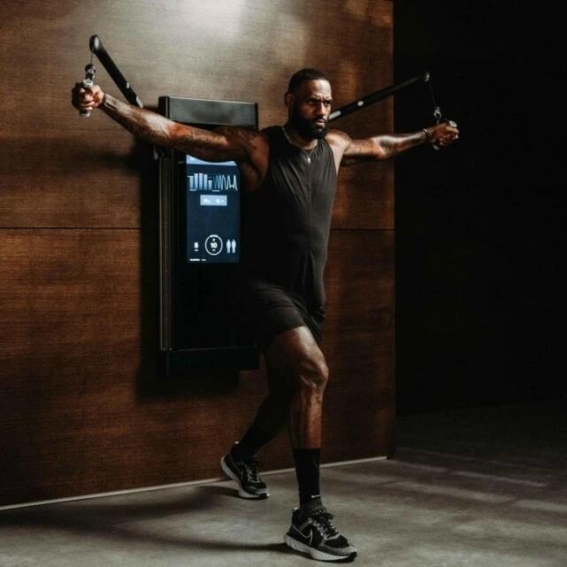 pg网赌软件下载 NBA勒布朗.詹姆斯投资的智能力量健身器Tonal，中国版来了｜轻鸟运动