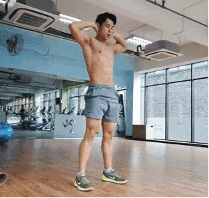 深蹲标准动作要领_深蹲锻炼好处及注意事项_无氧运动有哪7大好处