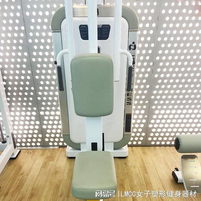 综合训练器怎么使用_如何正确使用胸背训练器_胸背训练器调整方法
