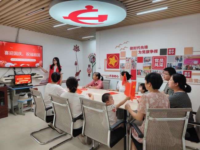 剑光街道社区文化活动_广场舞12人欢聚一堂_喜迎双节系列主题活动