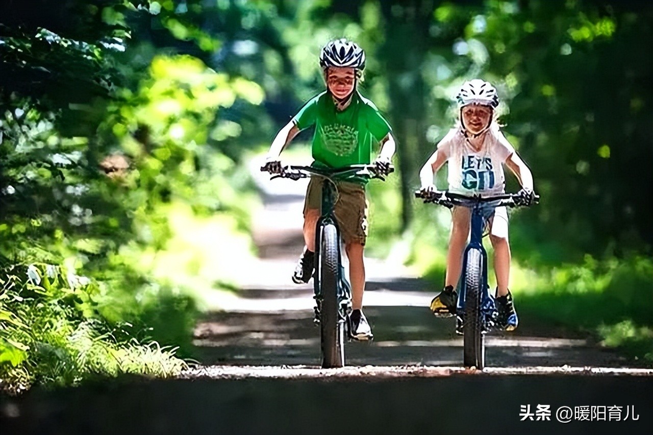 滚轮健身器_儿童运动器材推荐_孩子运动好处