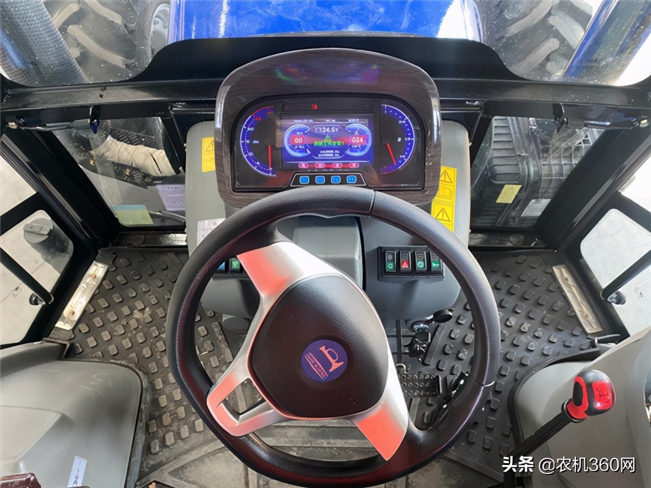 迪玛驰拖拉机经销商催货 孟祥瑞扬州蹲守 迪玛驰拖拉机市场火爆_佳木斯农机经销商名单