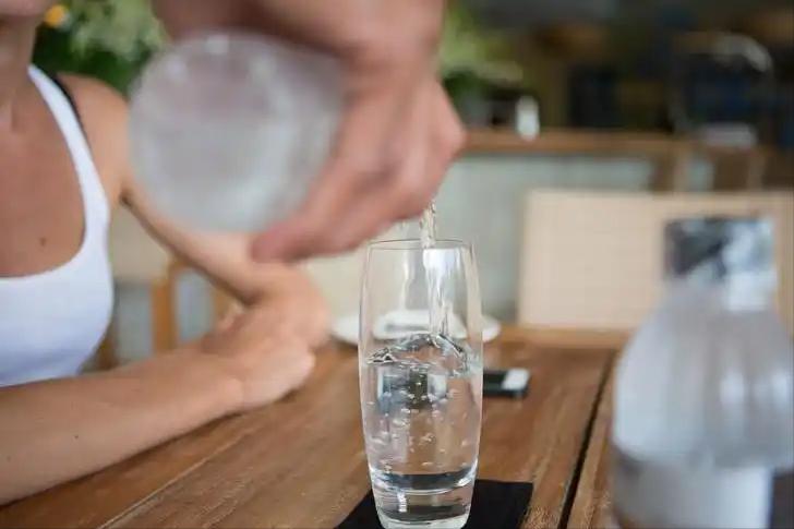 糖尿病饮水方式_血糖控制饮水建议_运动前能喝水吗