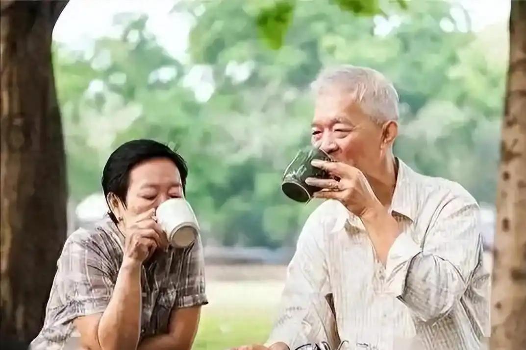 运动前能喝水吗_糖尿病饮水方式_血糖控制饮水建议