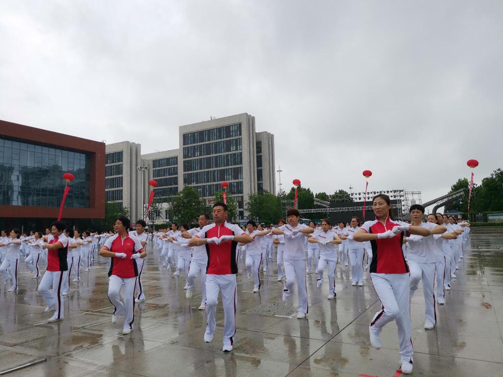 胶州市健身操协会快乐舞步发布_快乐舞步健身躁新编版_健康胶州快乐舞步健身操