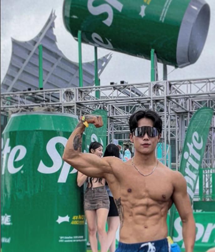 夏天健身运动_街头极限健身没有腿部?_水上飞人极限运动