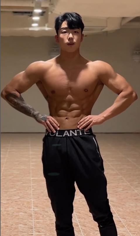 街头极限健身没有腿部?_夏天健身运动_水上飞人极限运动