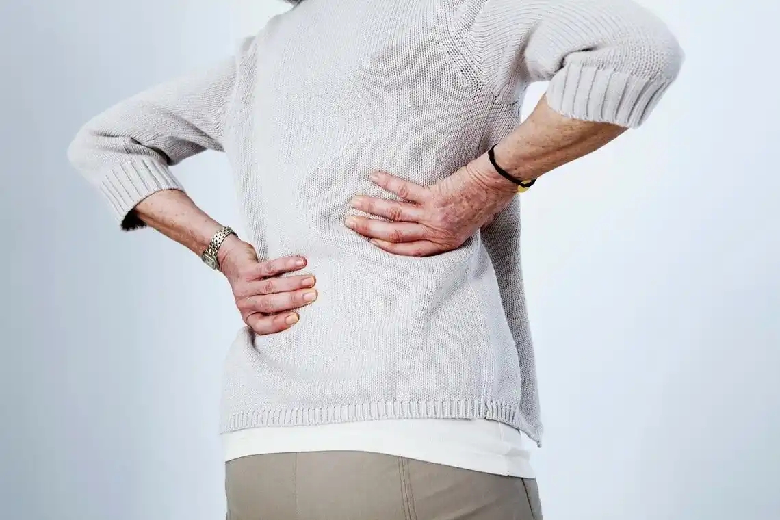 腰椎间盘突出不能弯腰_腰椎间盘突出日常行为_腰部不适原因