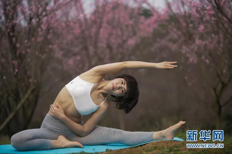 室内运动方法_春节居家健身_在家里原地跑步算运动吗