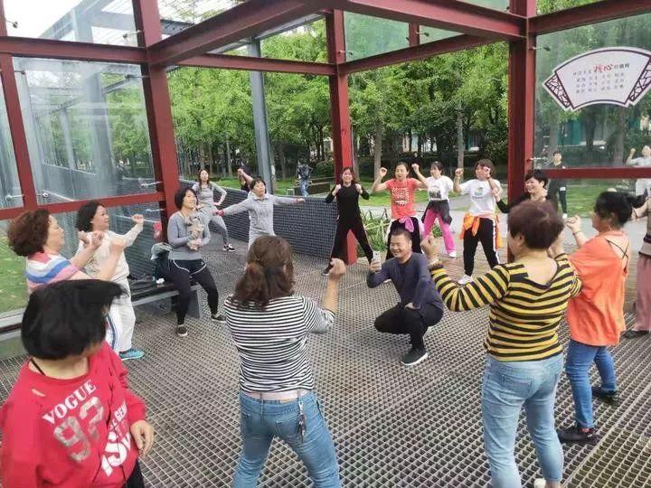 广场舞队减肥效果_健身操盘视频高清郑多燕_健身操舞队