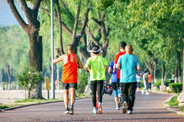 问鼎赏金女王pg官网入口下载 哪种健身方式适合中年人